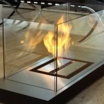 Мобильный напольный биокамин в гостиной