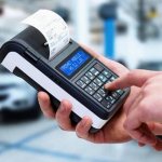 Работать с кассовым аппаратом может продавец, достигший 18 лет