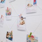 Самые приятные и восторженные отзывы распечатывают и вешают в холле — пусть другие родители тоже это видят. Раз в месяц приглашают фотографа, который снимает контент для соцсетей и родителей